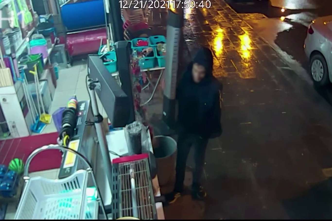 Çaldığı kıyafetle başka bir adreste hırsızlık yapan şahıs kameralara yakalandı Çaldığı kıyafetle başka bir adreste hırsızlık yapan şahıs kameralara yakalandı